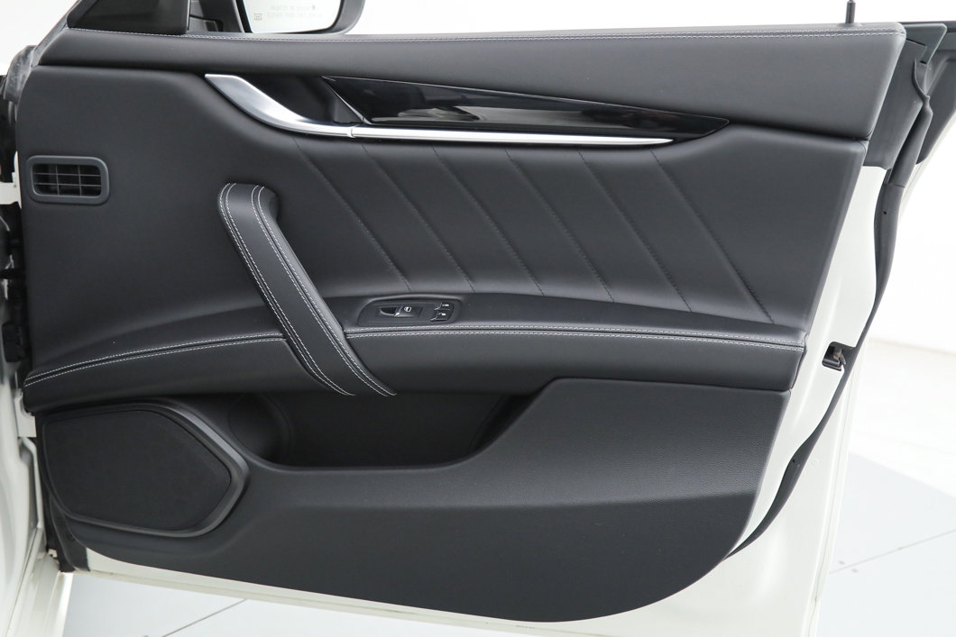 Certified 2023 Maserati Ghibli Modena Q4 AWD/4WD image 10