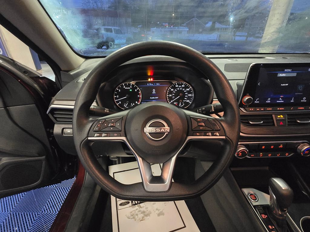 Used 2024 Nissan Altima 2.5 SV image 14