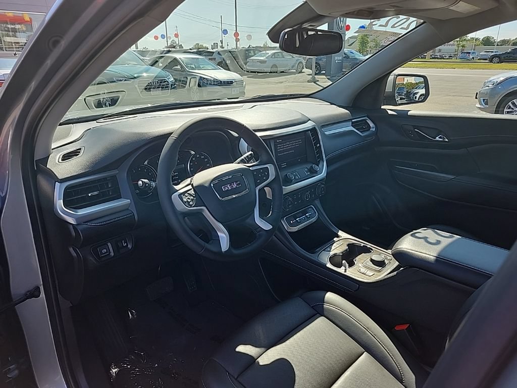 Used 2023 GMC Acadia SLT AWD/4WD image 16