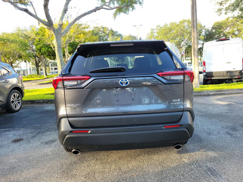 Used 2022 Toyota RAV4 XLE AWD/4WD image 5