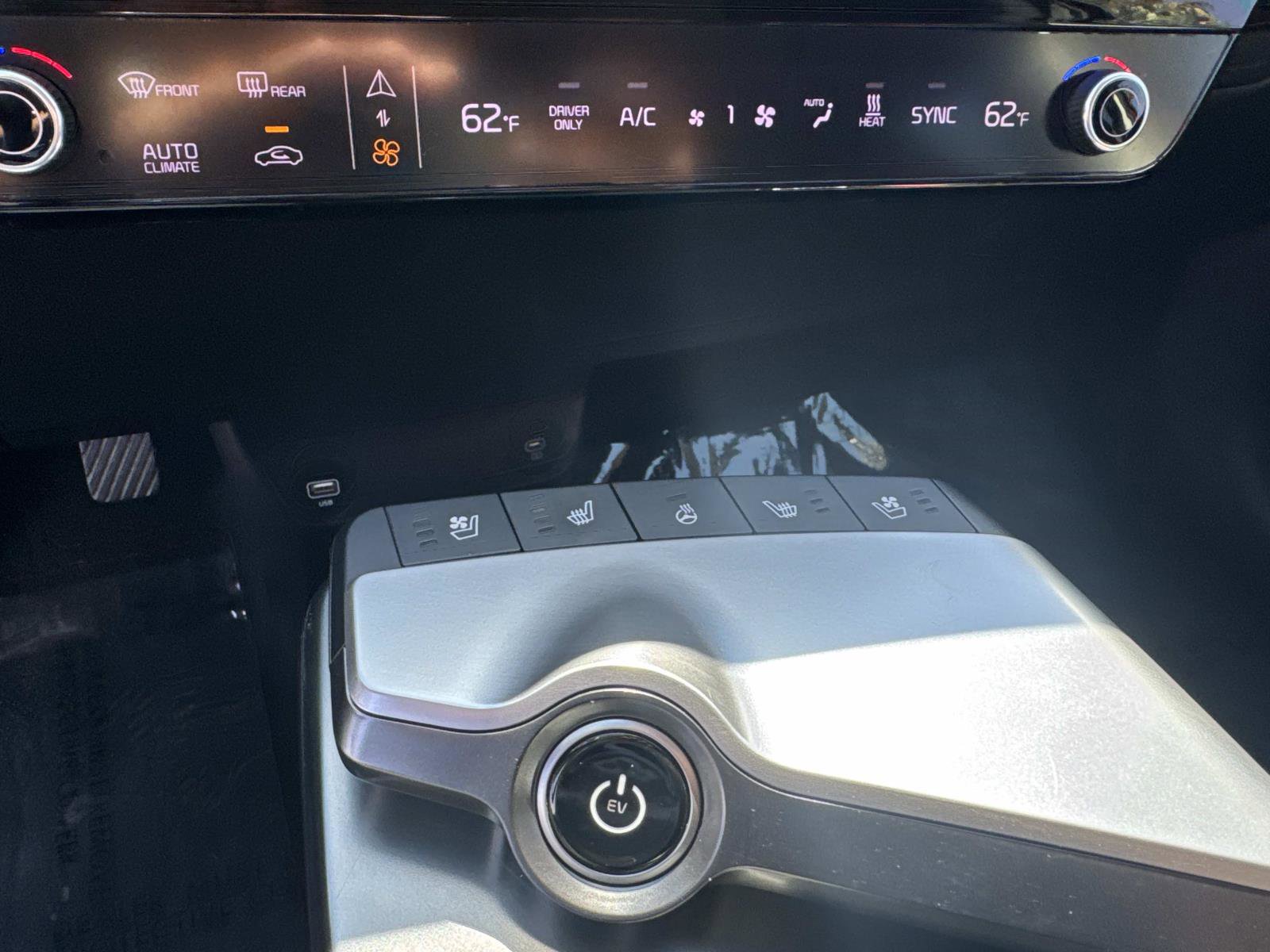 Used 2022 Kia EV6 Wind w/ Wind Technology Package AWD/4WD image 22