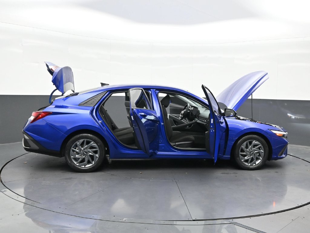 Used 2024 Hyundai Elantra SEL FWD image 38