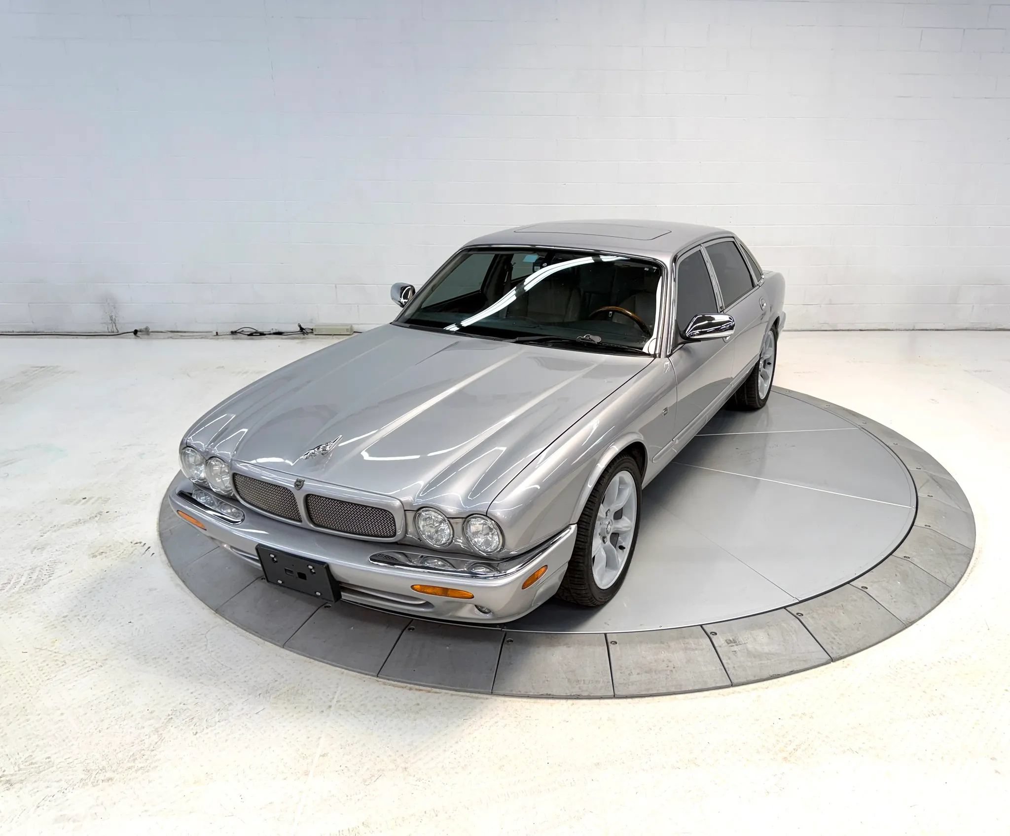 Used 2000 Jaguar XJ8 RWD image 12