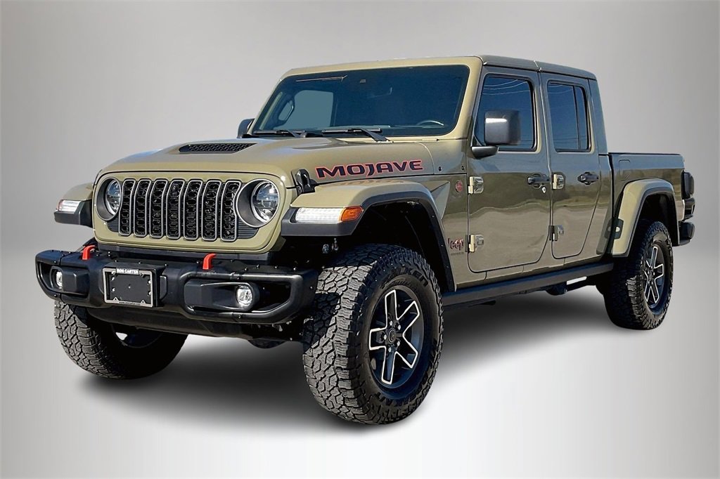 Used 2025 Jeep Gladiator Mojave image 2
