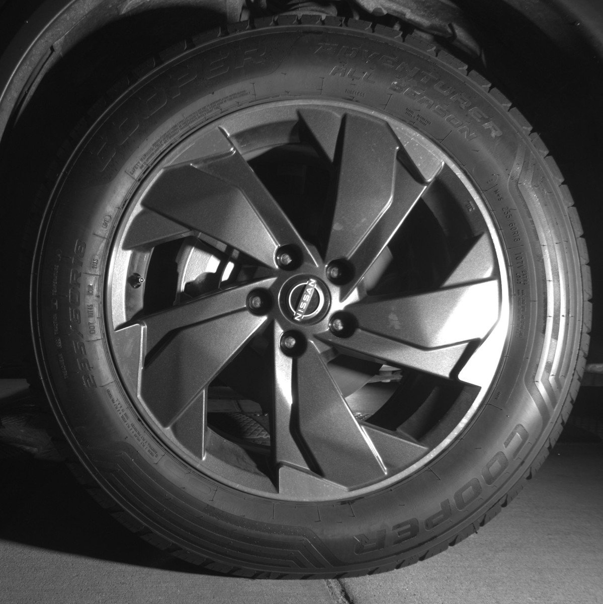 Used 2025 Nissan Rogue SV AWD/4WD image 12