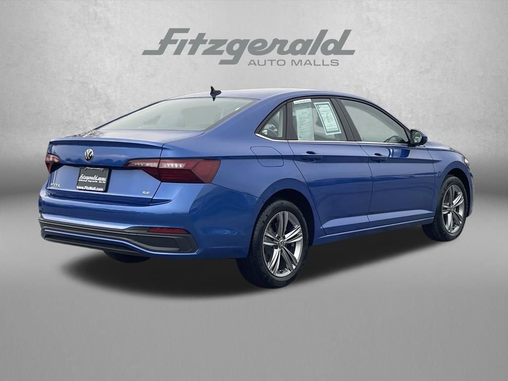 Used 2024 Volkswagen Jetta SE FWD image 7