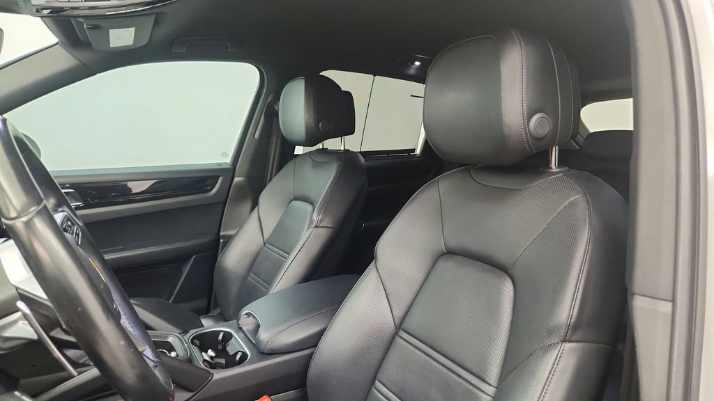 Used 2022 Porsche Cayenne Platinum Edition AWD/4WD image 25