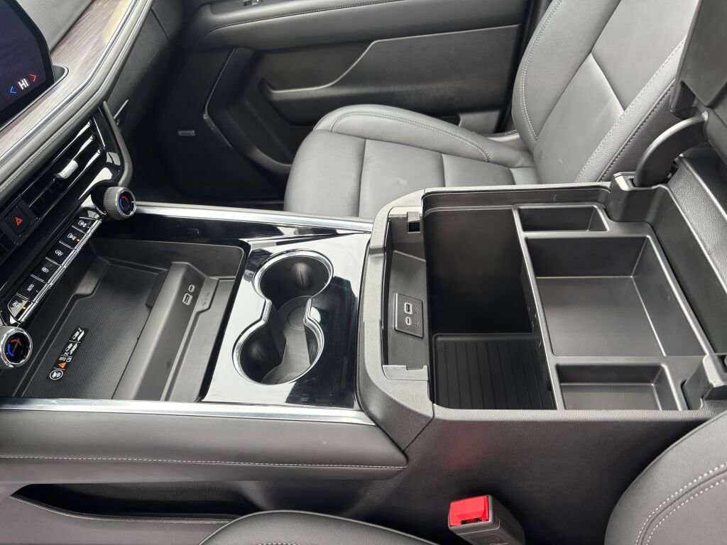 Certified 2025 Chevrolet Suburban LT w/ Comfort Package image 18