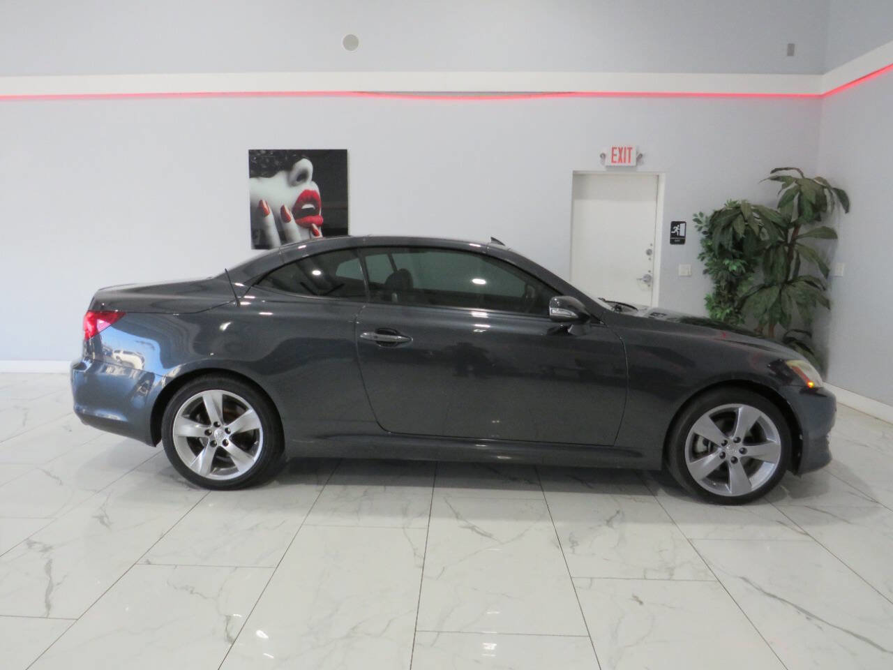 Used 2010 Lexus IS 250C image 3