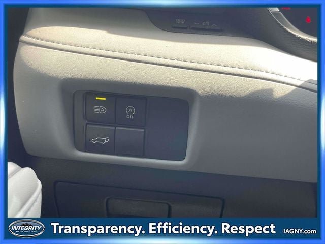 Used 2023 Toyota Highlander XLE AWD/4WD image 23