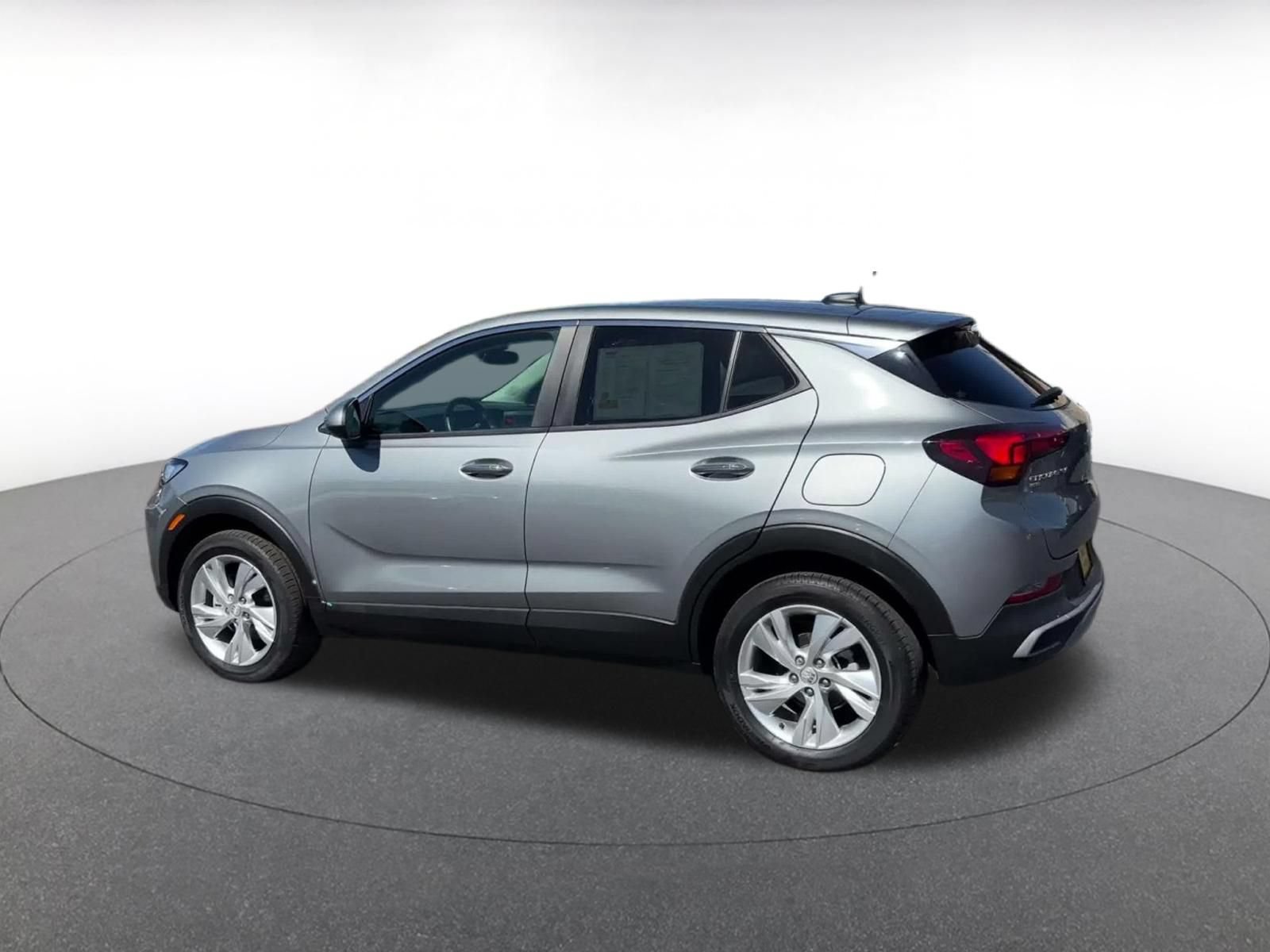 Used 2025 Buick Encore GX Preferred AWD/4WD image 9