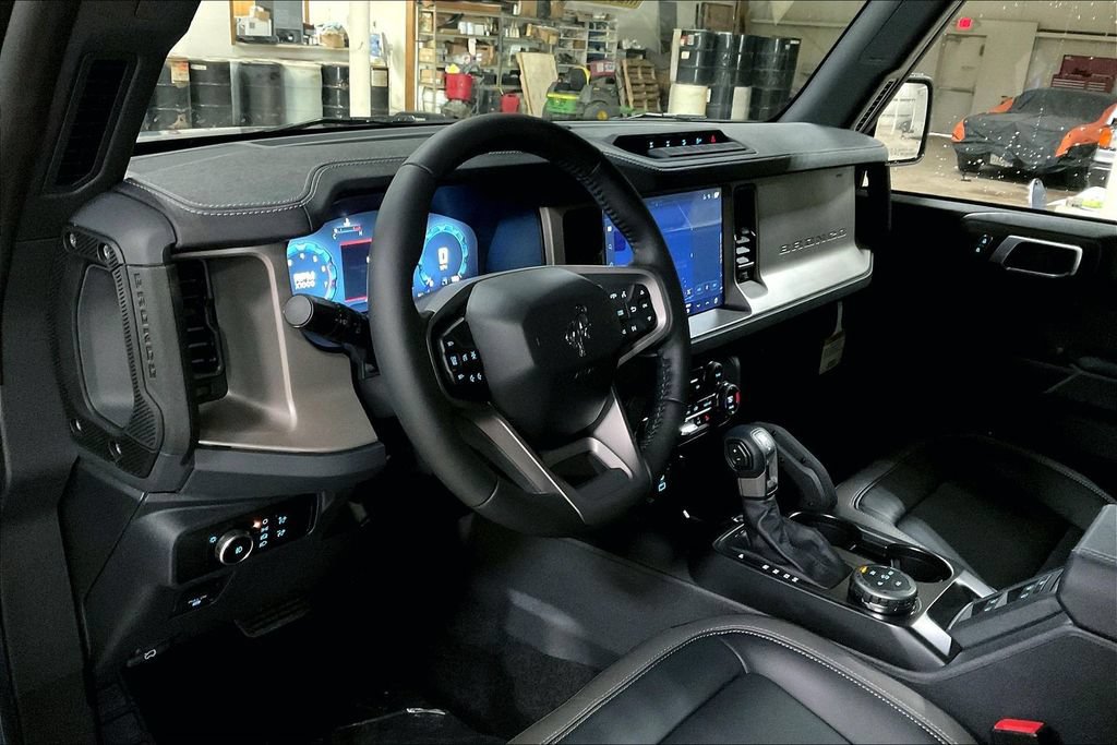 New 2025 Ford Bronco Outer Banks w/ Sasquatch Package AWD/4WD image 6