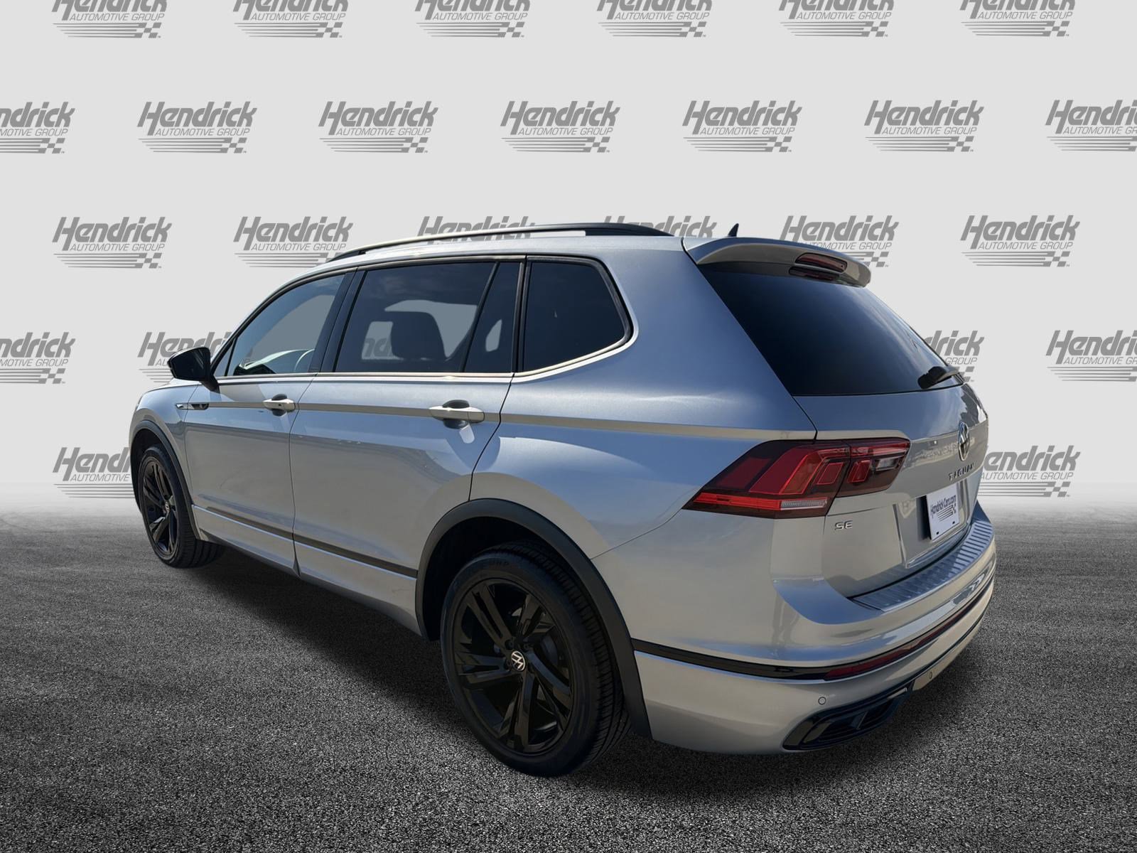 Used 2023 Volkswagen Tiguan SE R-Line image 8