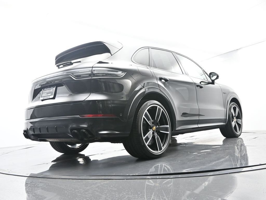 Certified 2022 Porsche Cayenne Turbo S AWD/4WD image 52