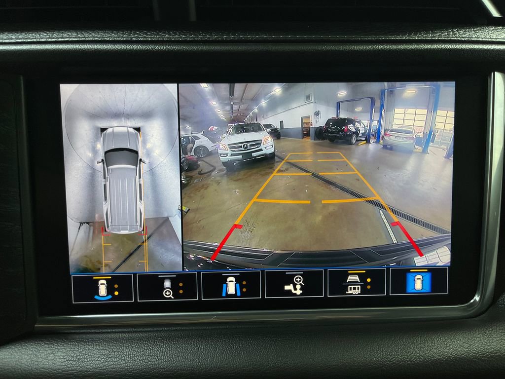 Used 2021 GMC Yukon Denali w/ Advanced Technology Package image 11