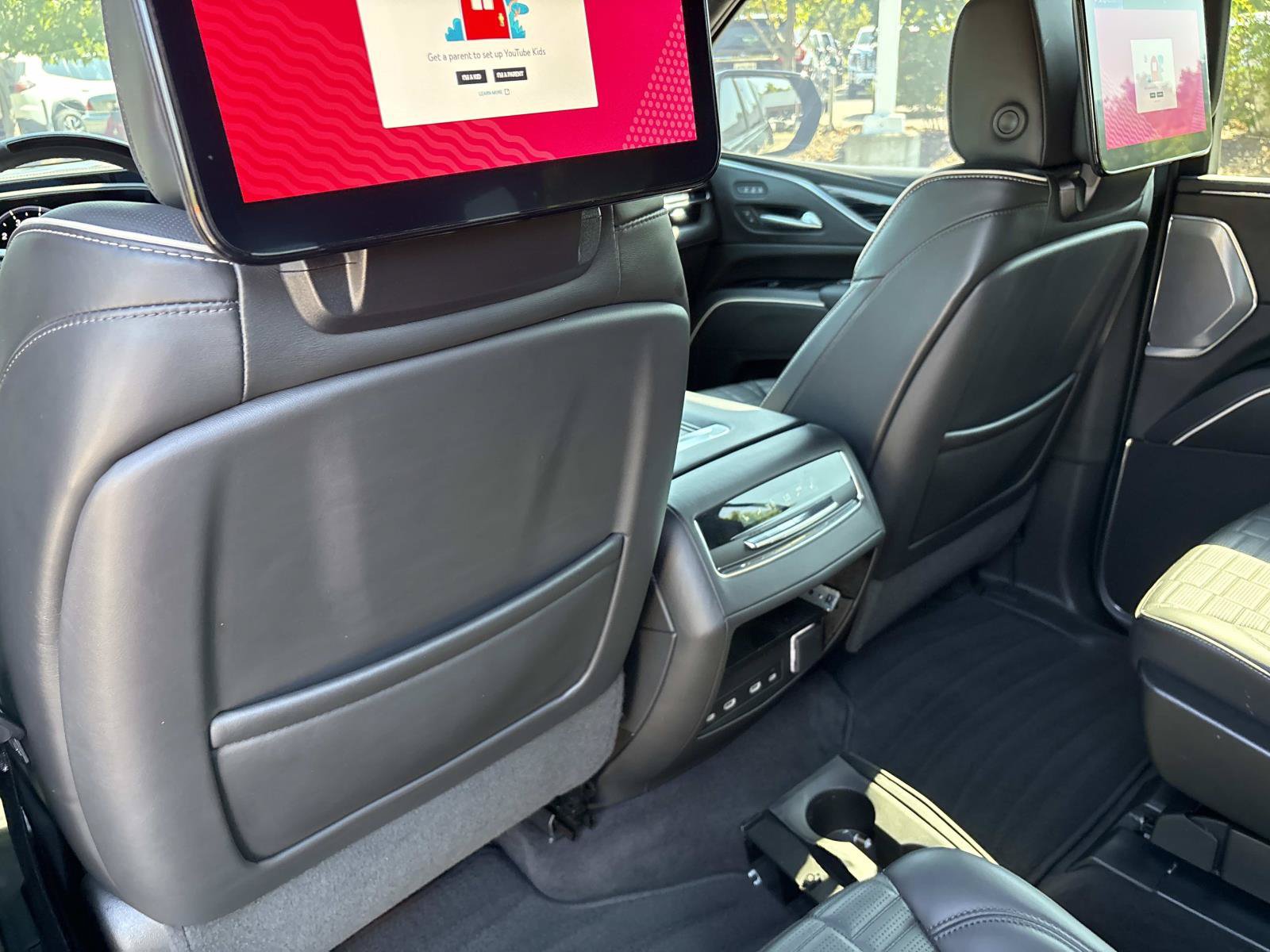 Used 2023 Cadillac Escalade ESV V AWD/4WD image 31