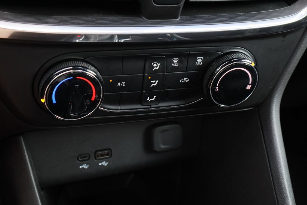 Certified 2024 Buick Encore GX Preferred FWD image 17