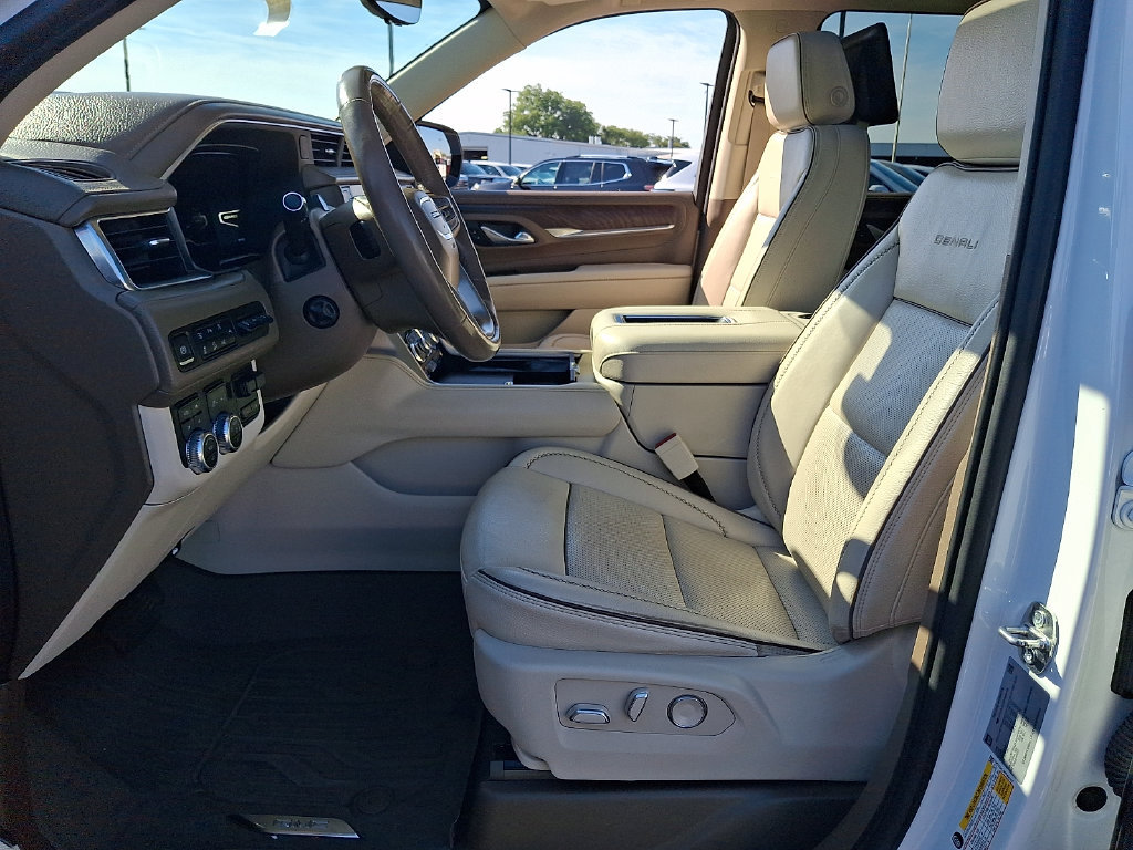 Used 2023 GMC Yukon XL Denali w/ Denali Reserve Package AWD/4WD image 17