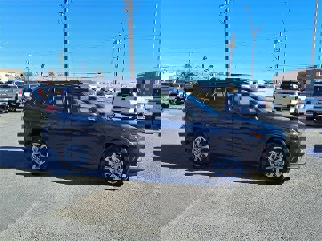 Used 2024 Toyota Corolla Cross LE image 2