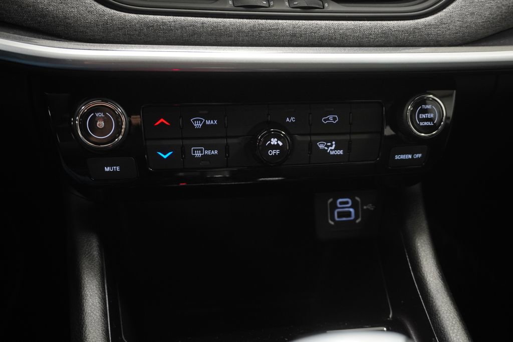 Certified 2024 Jeep Compass Latitude AWD/4WD image 33