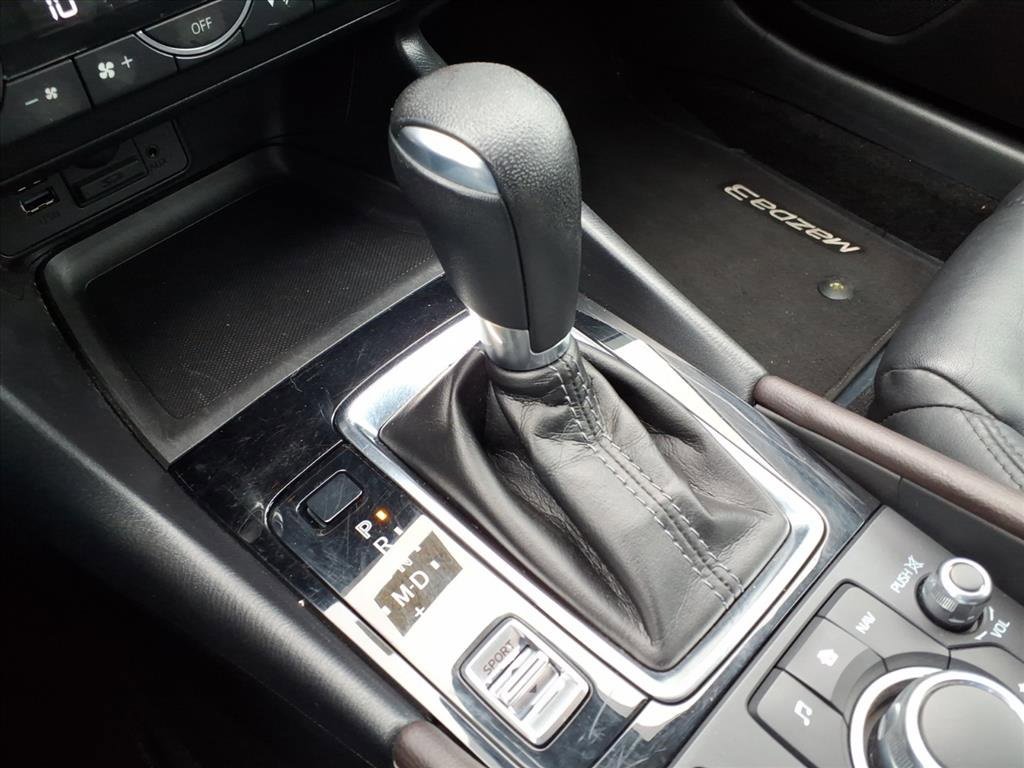 Used 2018 MAZDA MAZDA3 Touring image 19