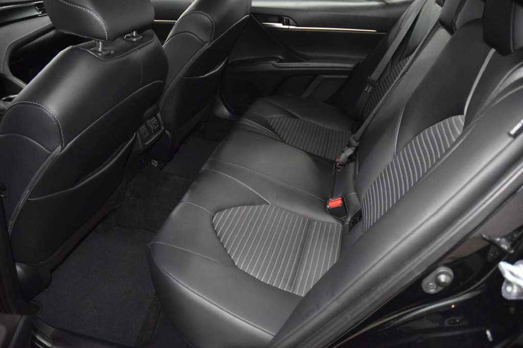 Used 2023 Toyota Camry SE w/ Cold Weather Package FWD image 42
