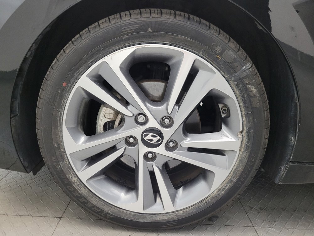 Used 2017 Hyundai Elantra Limited FWD image 31