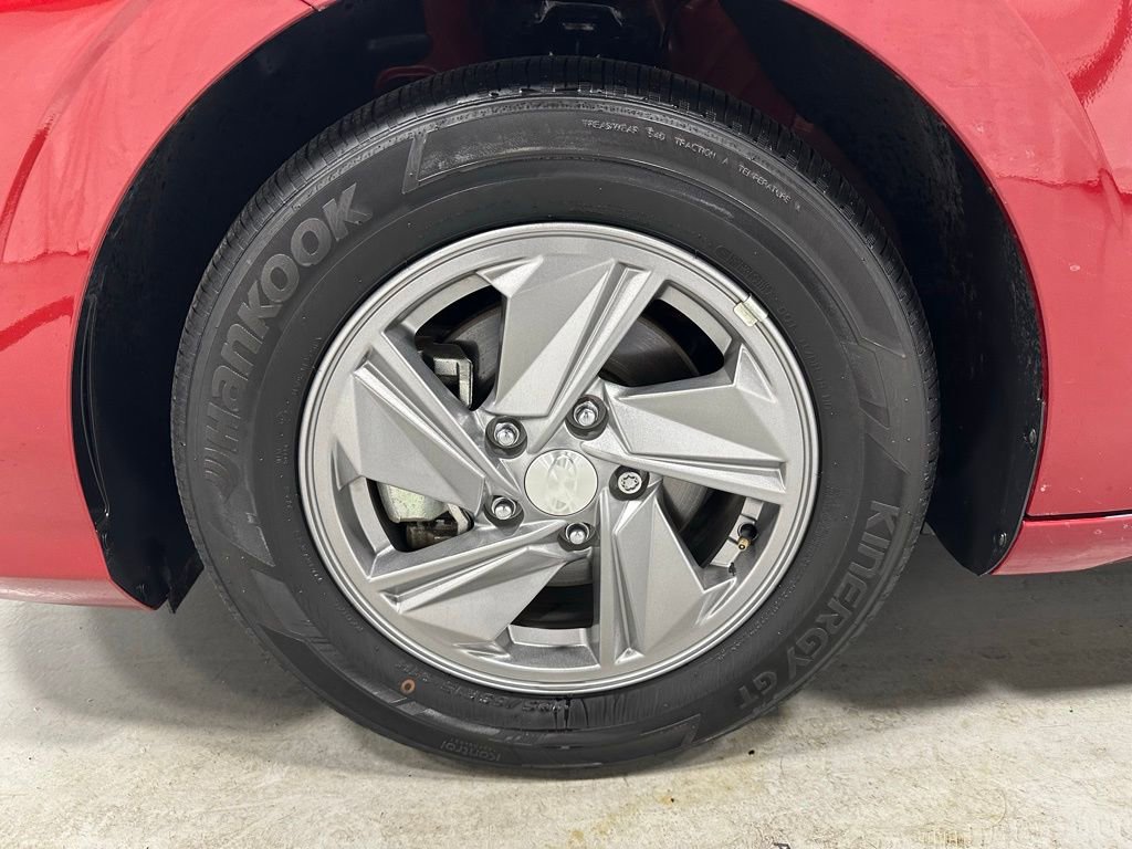 Used 2025 Hyundai Elantra SE FWD image 59