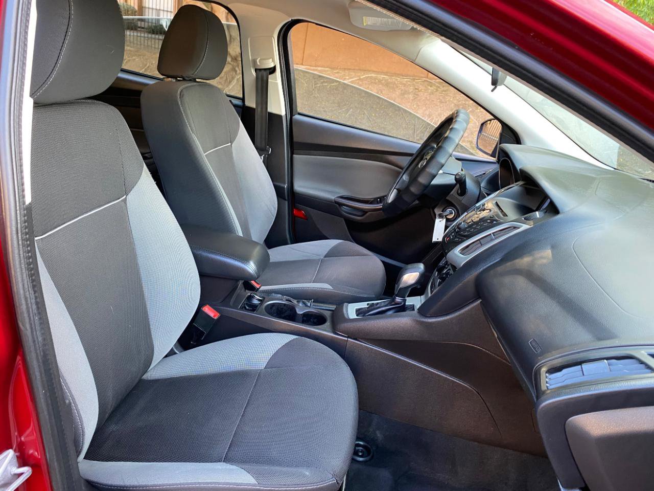 Used 2014 Ford Focus SE image 53