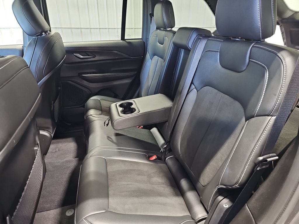 Used 2023 Jeep Grand Cherokee Altitude AWD/4WD image 14