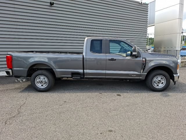 Used 2025 Ford F250 XL RWD image 2
