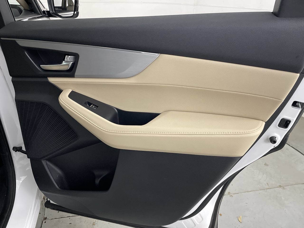 Used 2023 Acura MDX SH-AWD image 24