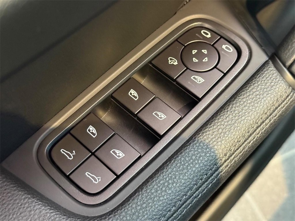 Used 2024 Porsche Cayenne Coupe image 18