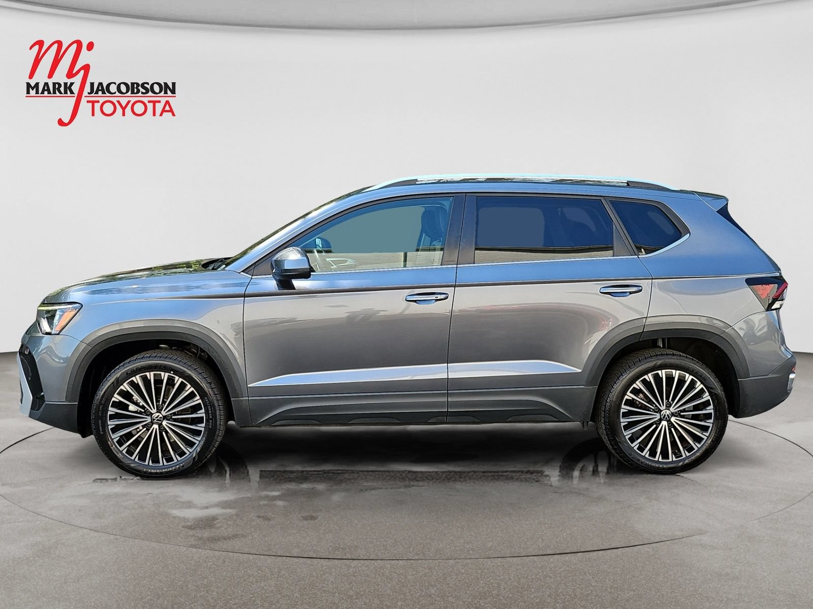 Used 2025 Volkswagen Taos SE FWD image 13