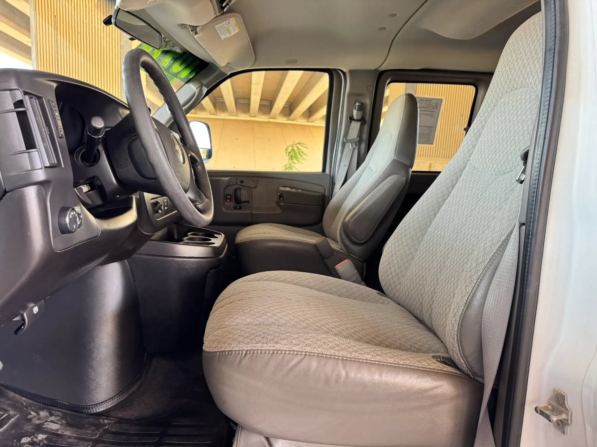 Used 2008 Chevrolet Express 3500 Extended Passenger w/ LT Preferred Equipment Group RWD image 11