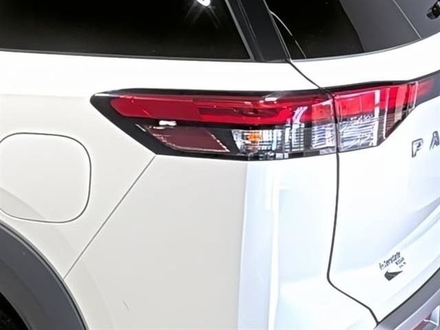 Used 2024 Nissan Pathfinder Platinum AWD/4WD image 10