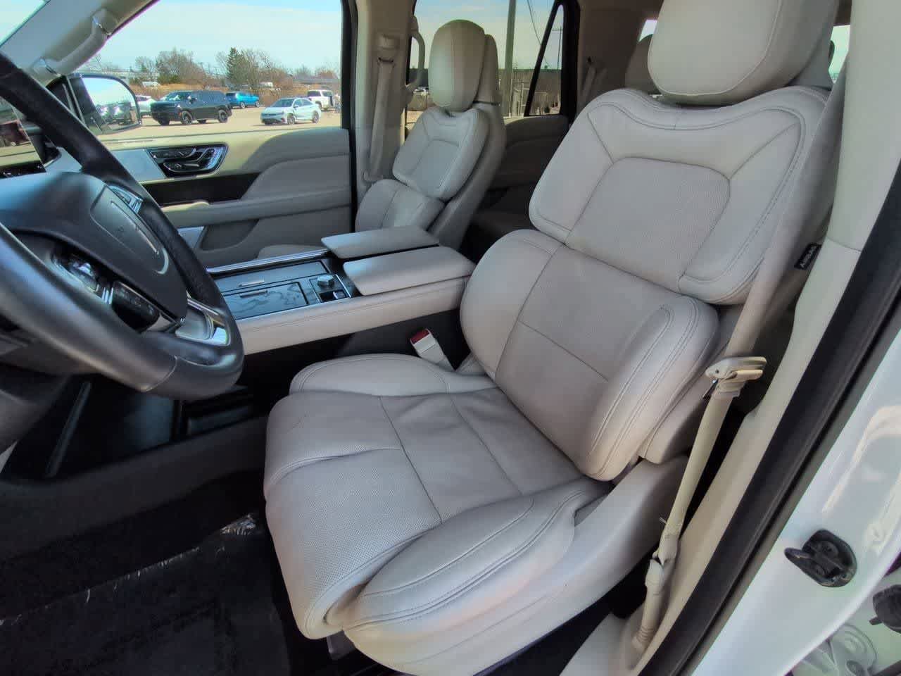 Used 2021 Lincoln Navigator Reserve w/ Luxury Package AWD/4WD image 16