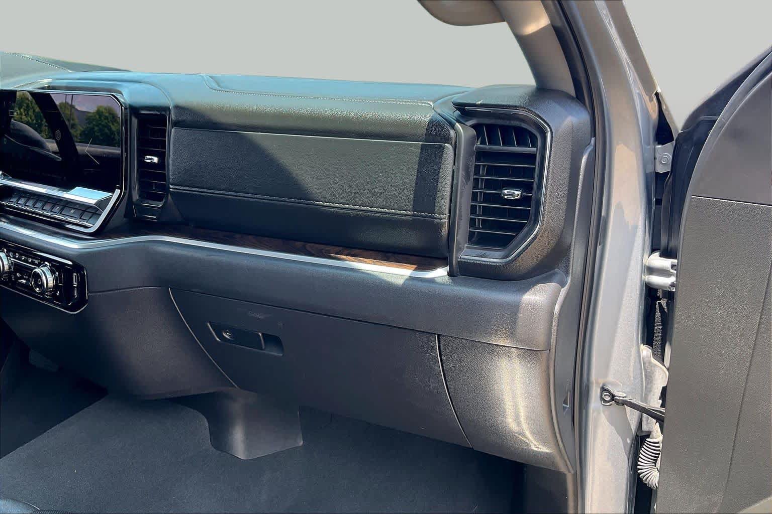 Used 2025 GMC Sierra 1500 SLT RWD image 17
