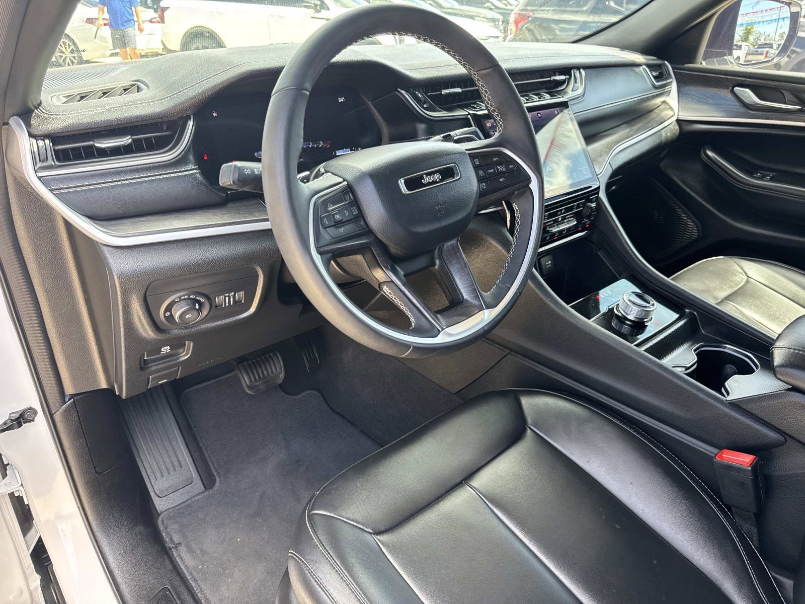 Used 2025 Jeep Grand Cherokee Limited w/ Black Appearance Package RWD image 18