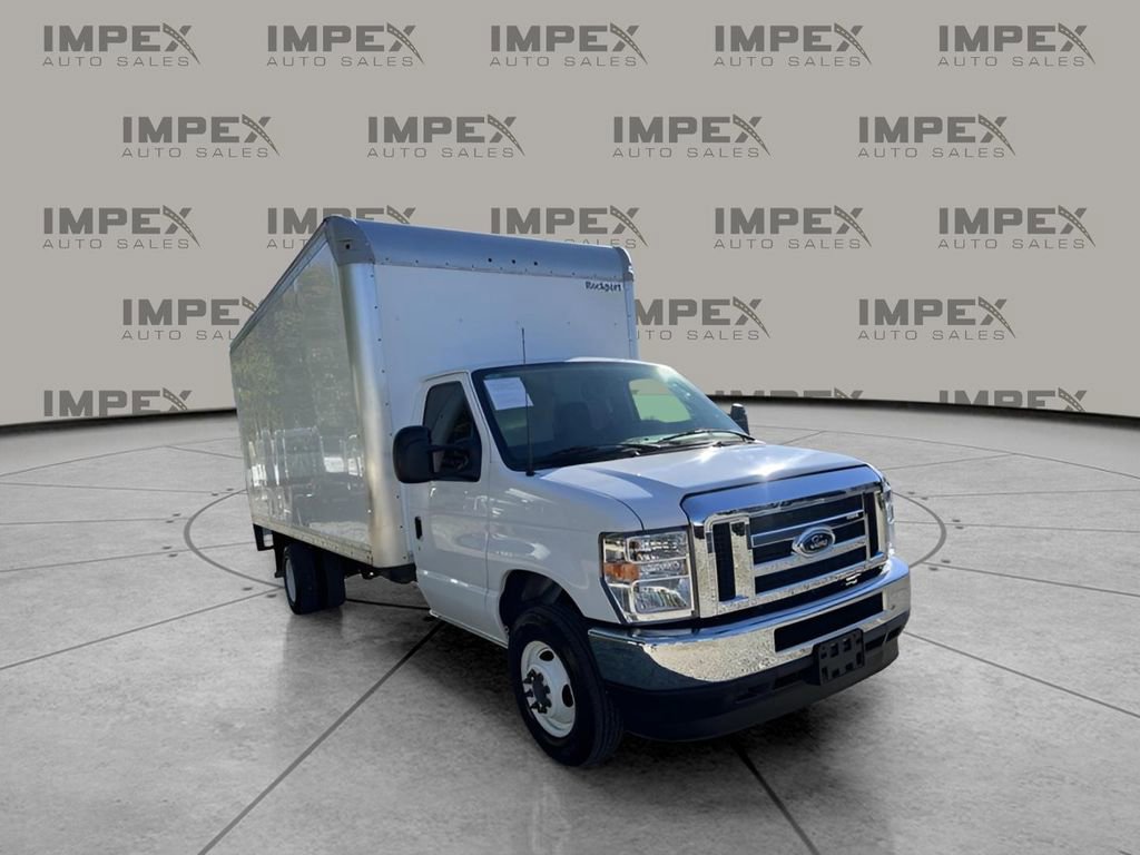Used 2024 Ford E-450 and Econoline 450 Super Duty w/ Power Windows & Locks Group image 4