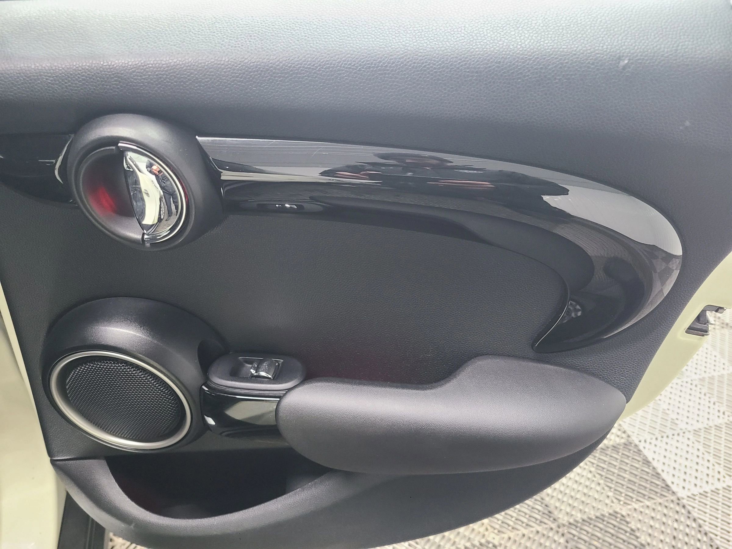 Used 2015 MINI Cooper S image 39