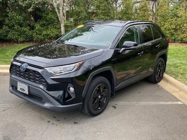 Used 2020 Toyota RAV4 XLE w/ XLE Grade Weather Package image 3