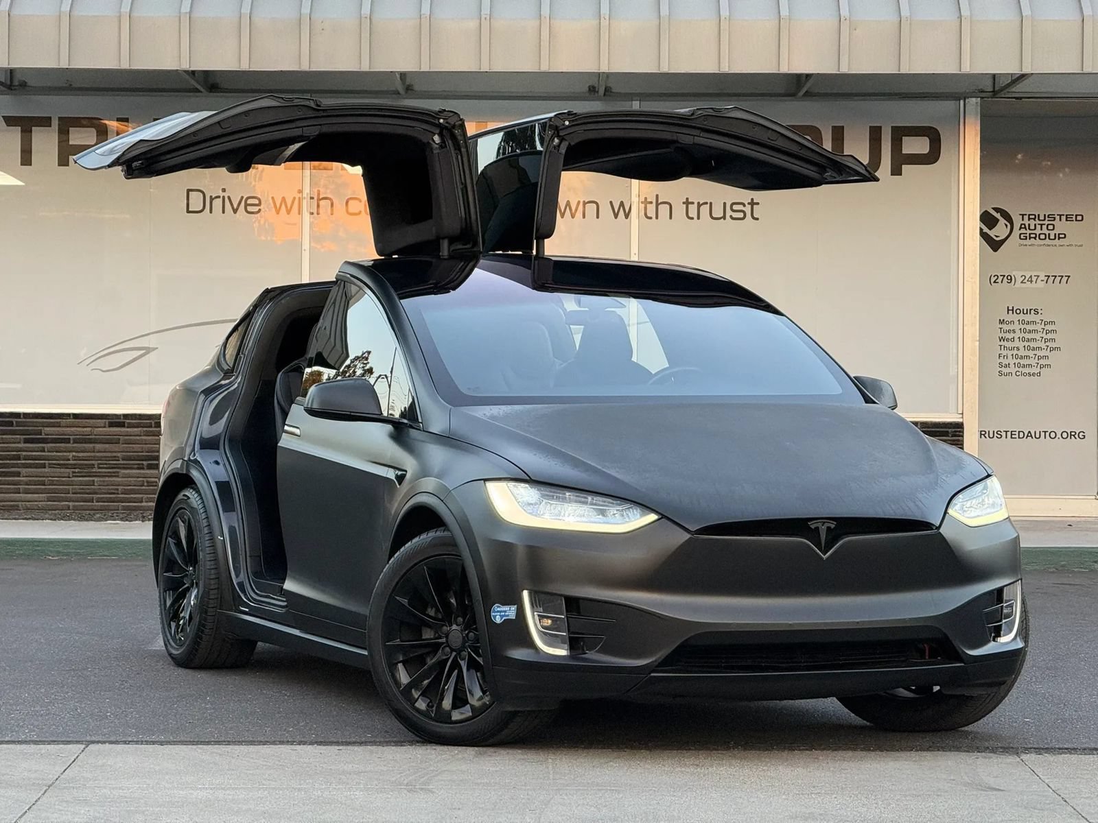 Used 2018 Tesla Model X 100D AWD/4WD image 2
