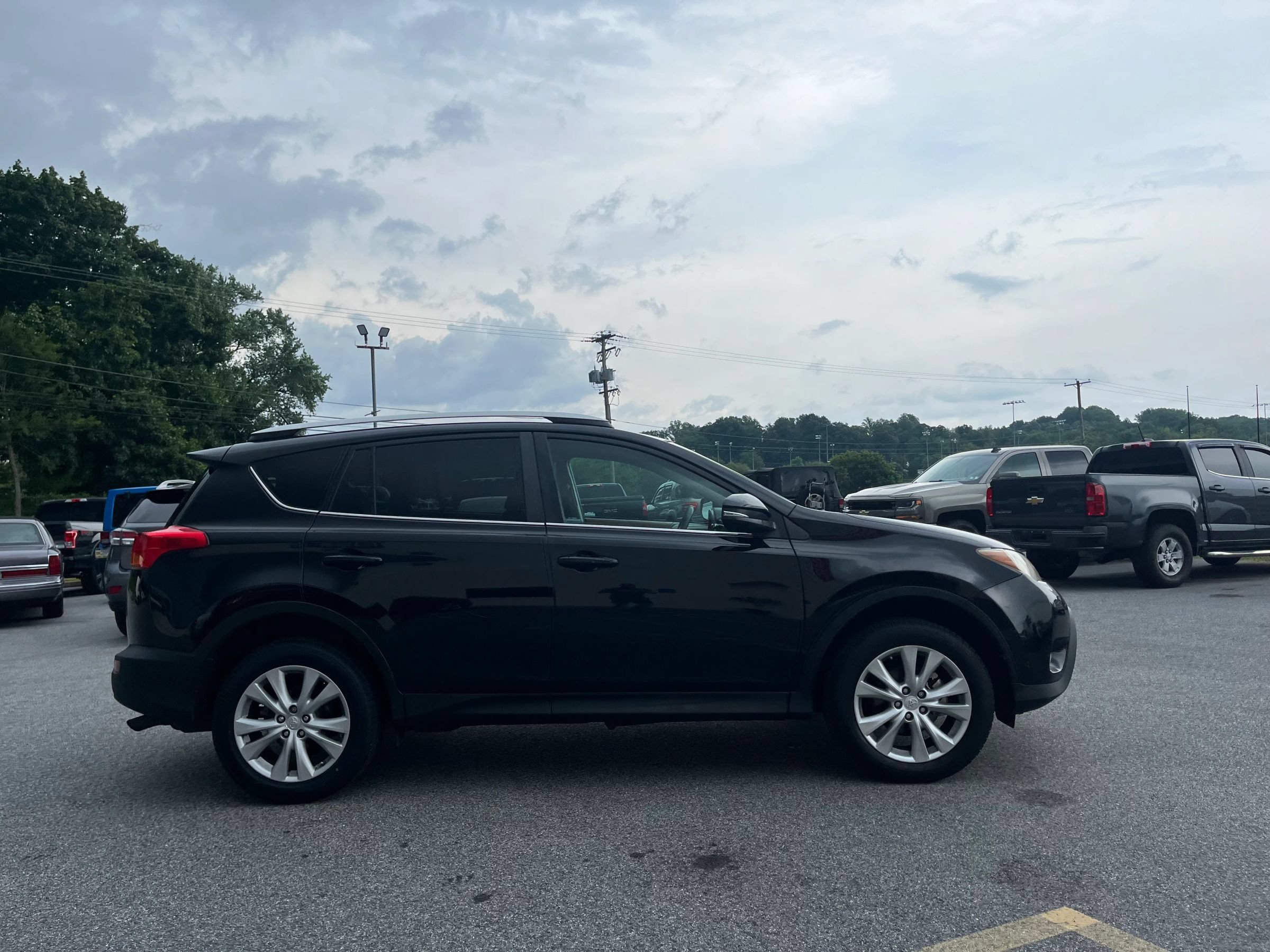 Used 2013 Toyota RAV4 Limited AWD/4WD image 24
