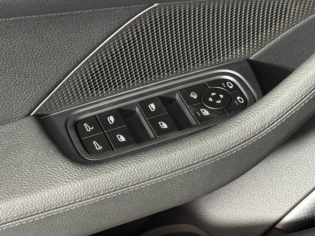 Used 2026 Porsche Panamera 4 image 15