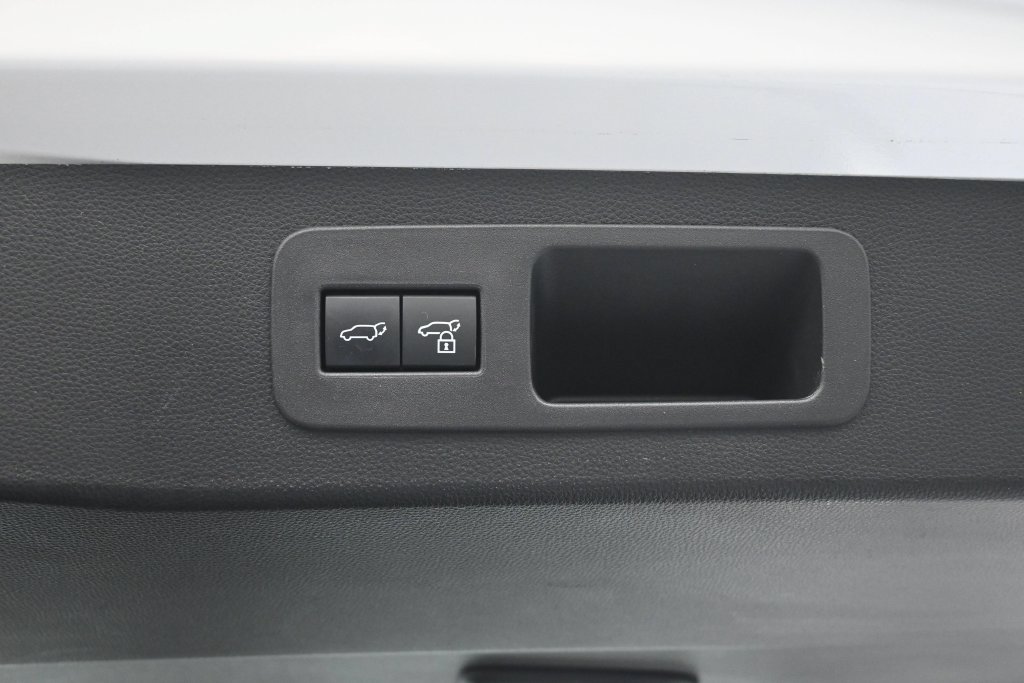 Used 2025 Lexus LX 600 4WD w/ Luxury Package image 9