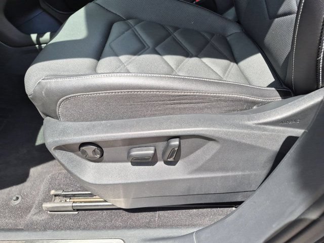 Used 2025 Volkswagen Atlas SE FWD image 14