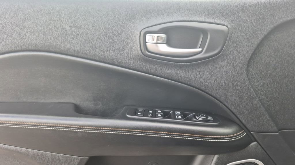 Used 2019 Jeep Compass Latitude w/ Popular Equipment Group image 7