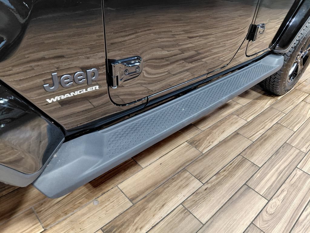 Used 2023 Jeep Wrangler Unlimited Sahara AWD/4WD image 13