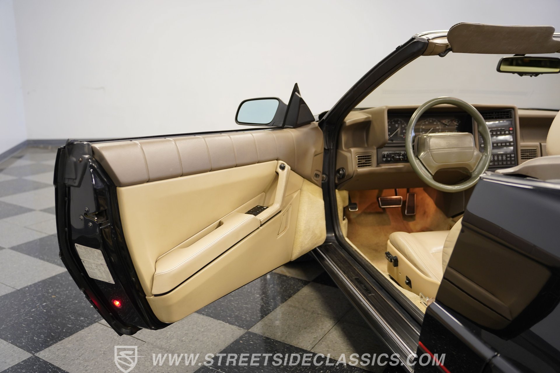 Used 1993 Cadillac Allante FWD image 37